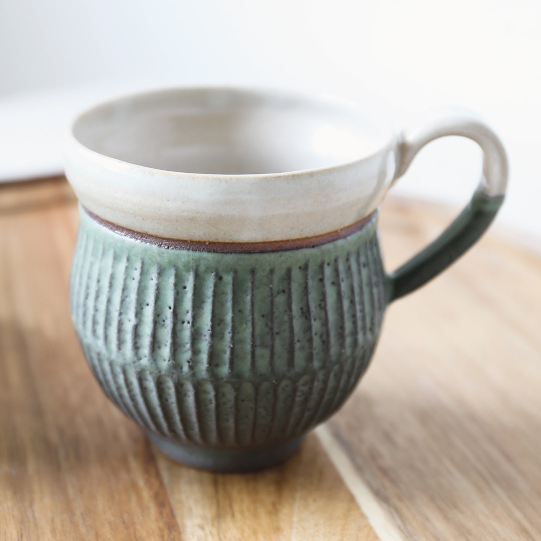 Coffret cadeau assiette ovale et mug couleur herbe par Bukyo