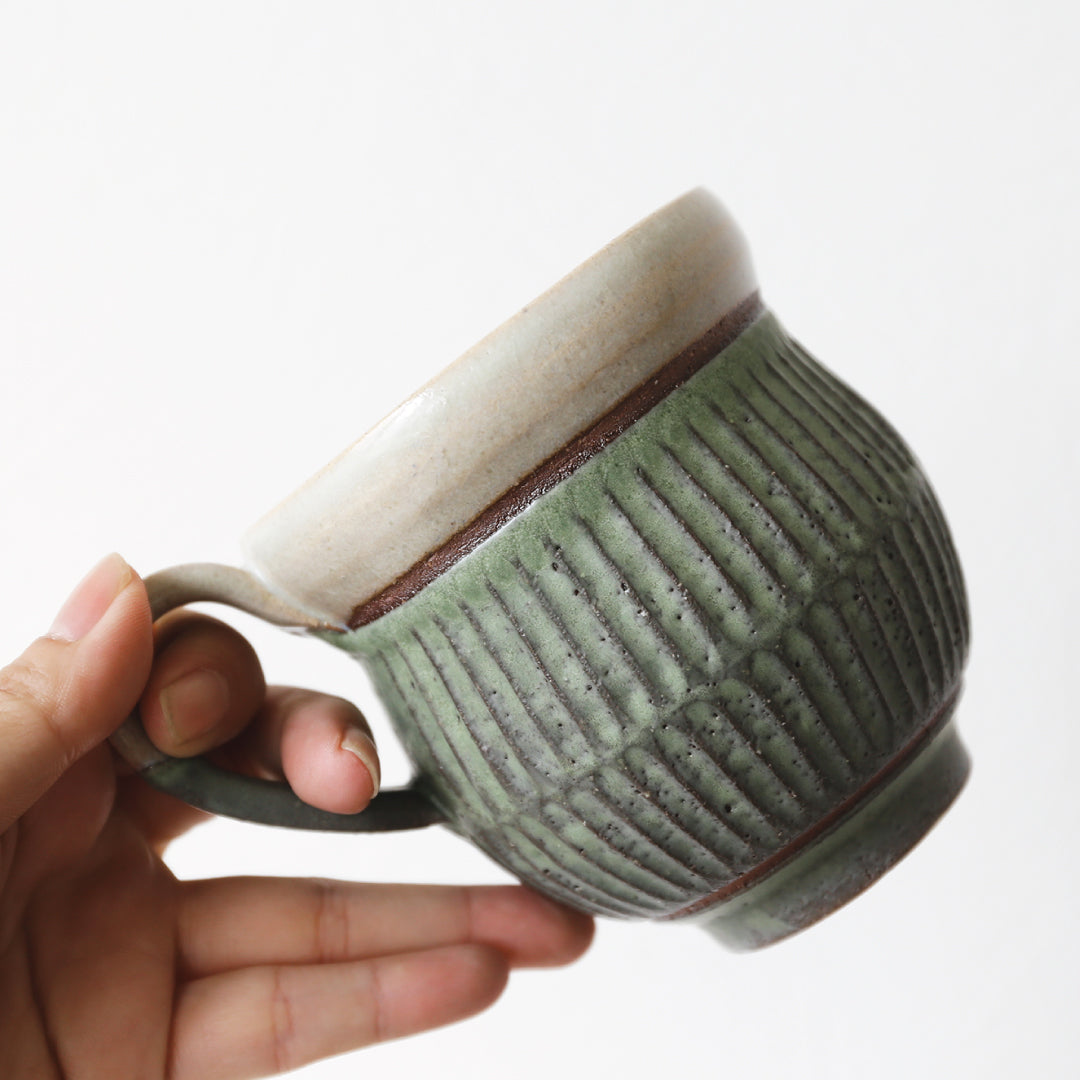 Coffret cadeau assiette ovale et mug couleur herbe par Bukyo