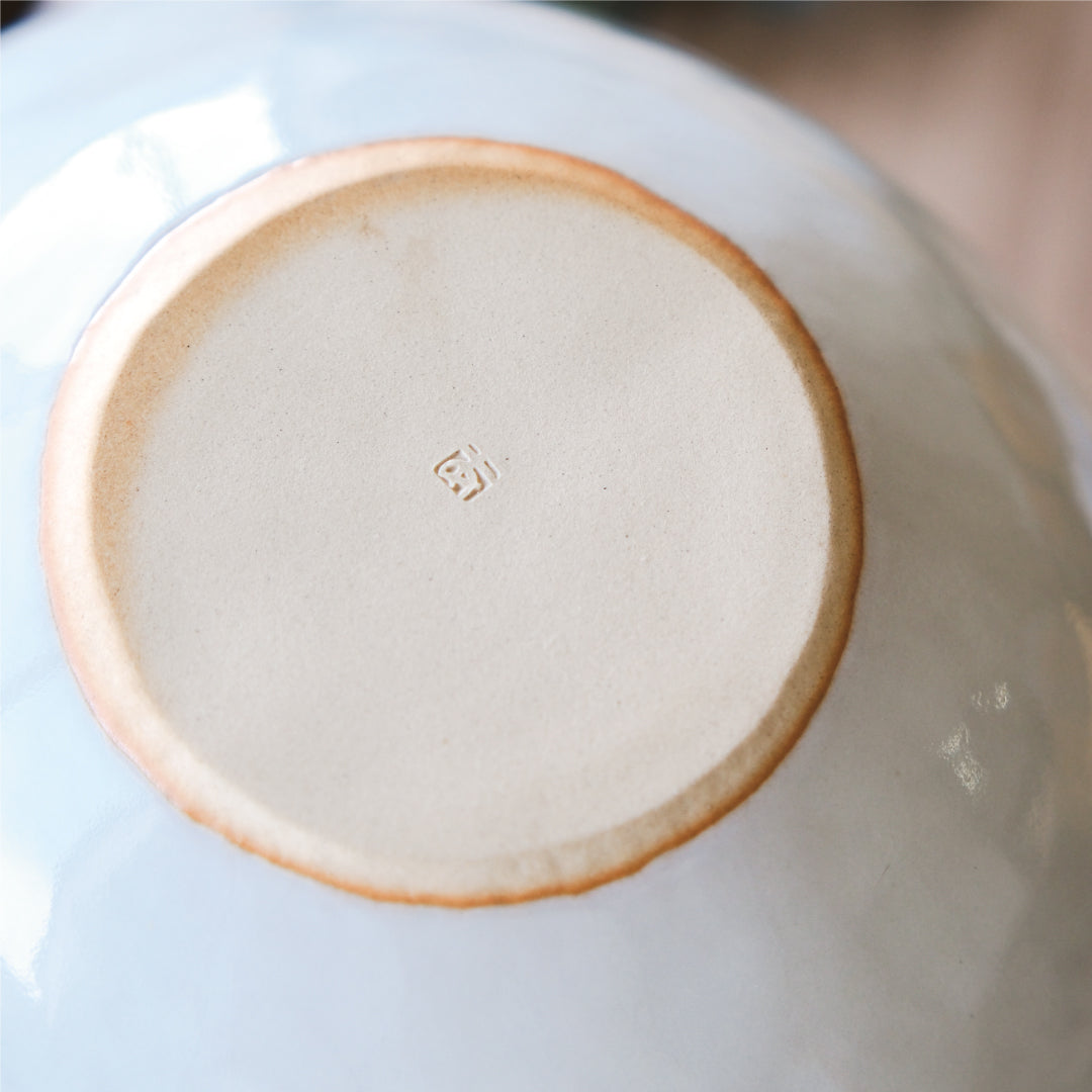 Softly curved bowl (large) Hagi ware