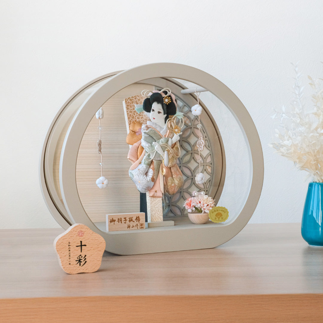 羽子板 縁 - en - グレージュ・アクリルケース 押絵羽子板飾り – 晴れ