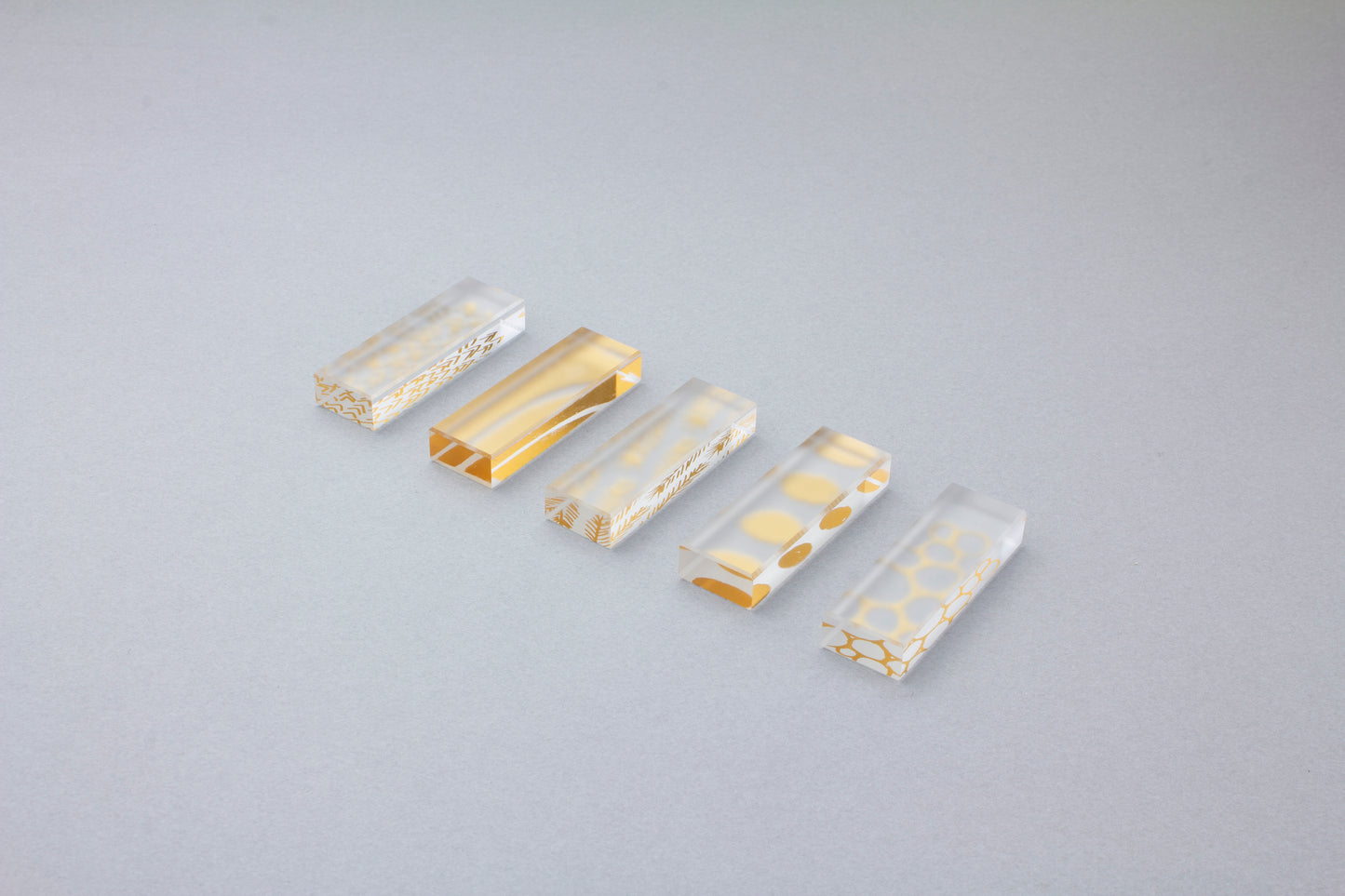 【toumei】箔 箸置き《 い 》木箱入り 5ケ入り 益基樹脂