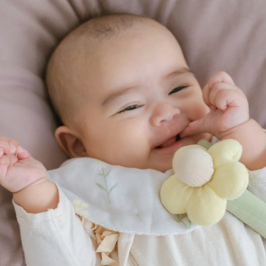 出産祝い 3点セット《 マルチフラワー 》スタイ&ブルマ&リブヘアバンド