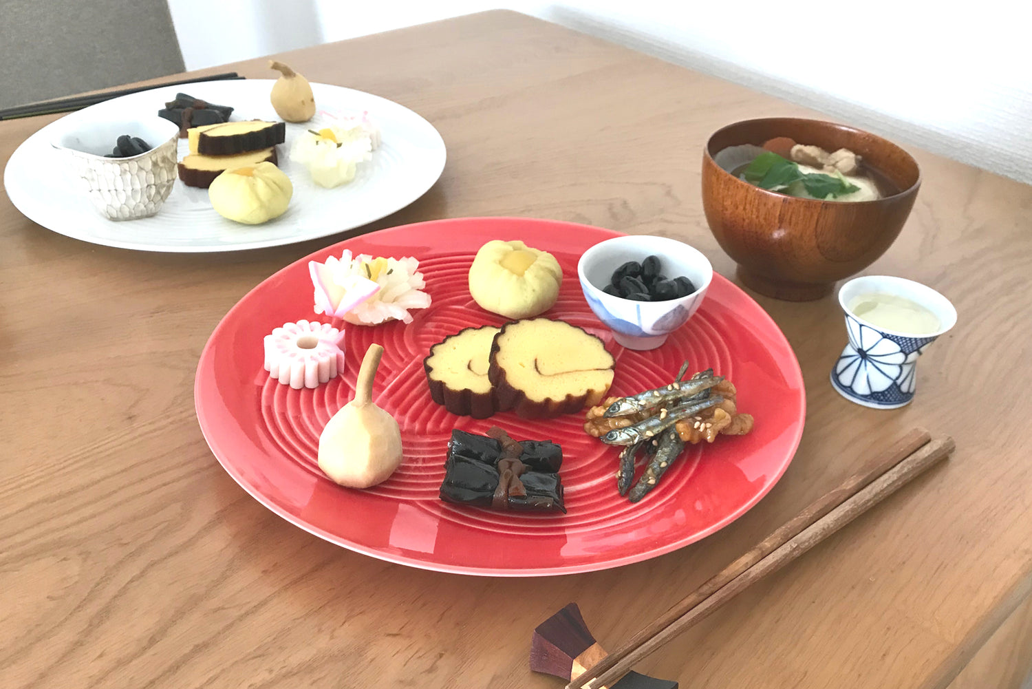 【正月の食卓】紅白のハレ色うつわ