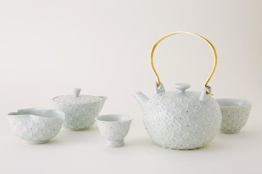 [Nishikawa Teizaburo Shoten] Pumping bowl, white porcelain, gold and silver, large cloisonne crest