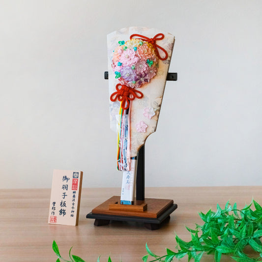 摩耶作 羽子板 13号 久寿玉　【白市松】つまみ細工　衝立飾り　羽子板