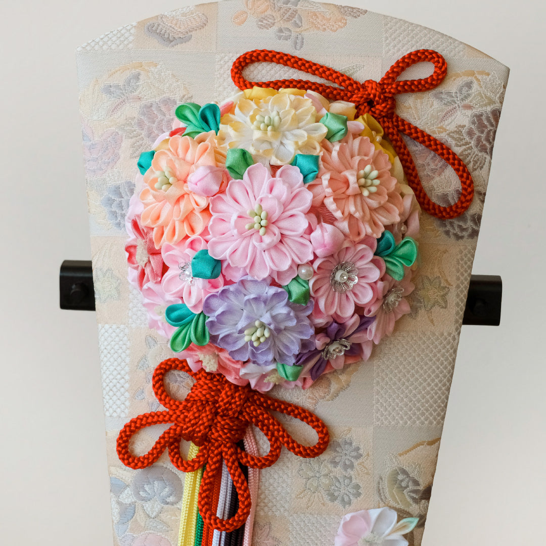 摩耶作 羽子板 13号 久寿玉　【白市松】つまみ細工　衝立飾り　羽子板