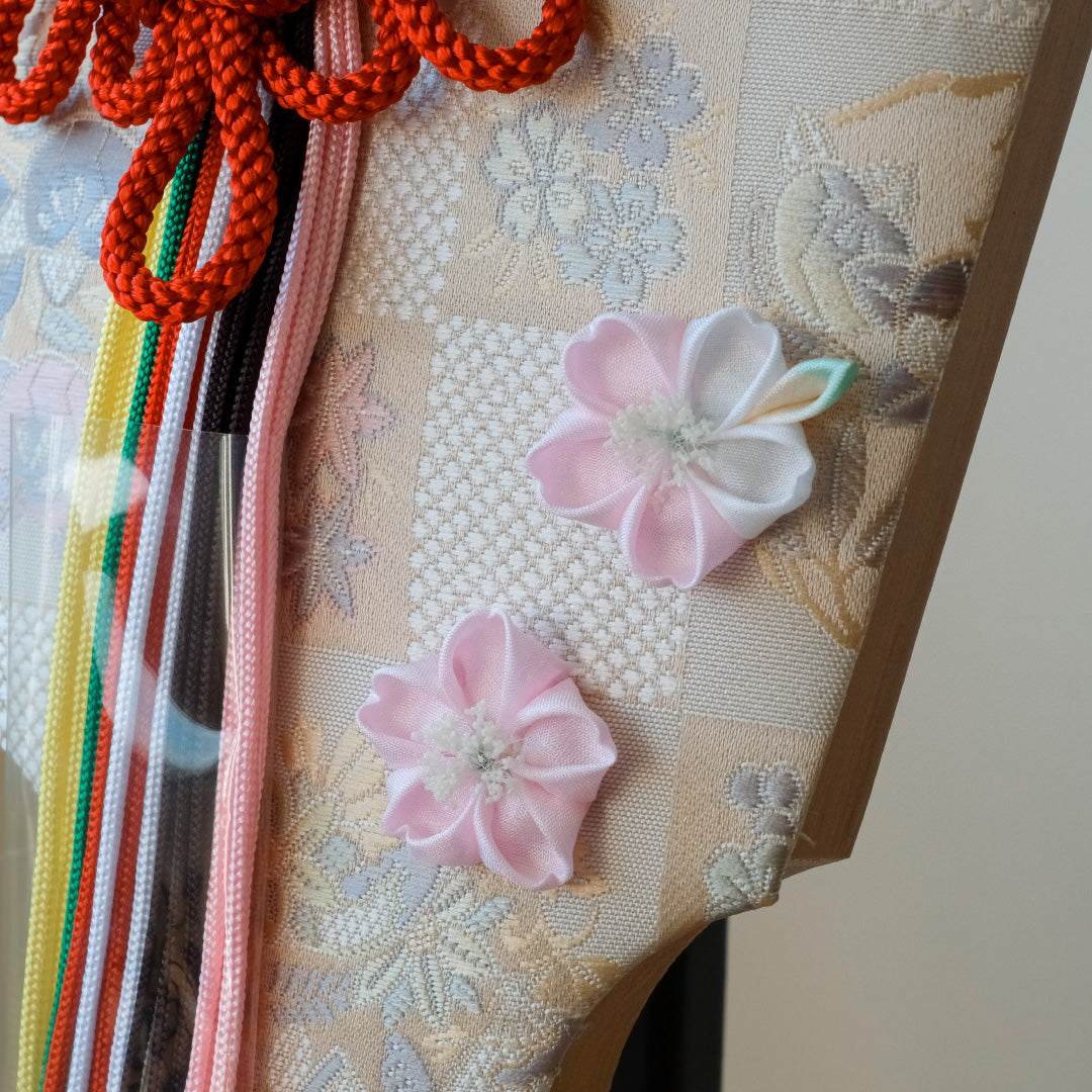 摩耶作 羽子板 13号 久寿玉　【白市松】つまみ細工　衝立飾り　羽子板