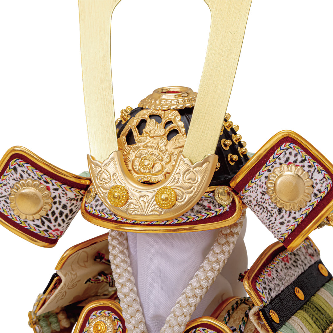 奉納型 鎧飾り〈翠（すい）〉 ― 甲冑師 武蔵朔太郎作 ―