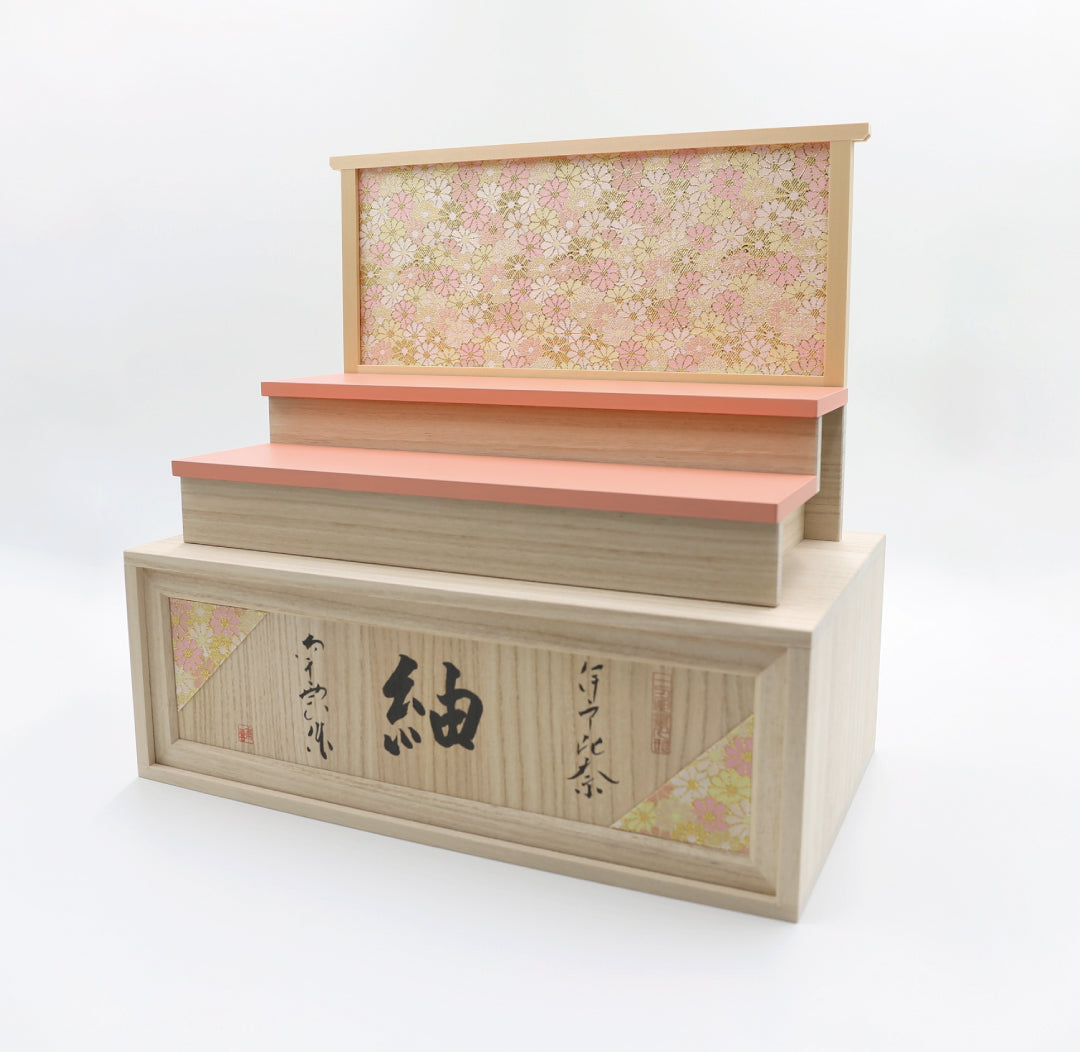 雛人形 伊予一刀彫り【南雲作】 紬 三段 五人飾り – 晴れと暮らす