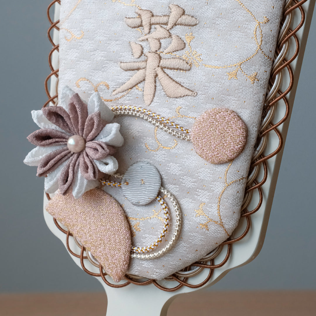 正絹 刺繍名入れ羽子板飾り　マロン　刺繍名前旗