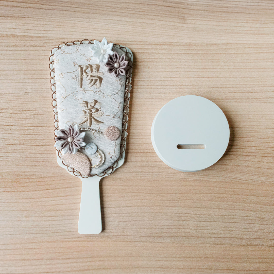 正絹 刺繍名入れ羽子板飾り　マロン　刺繍名前旗