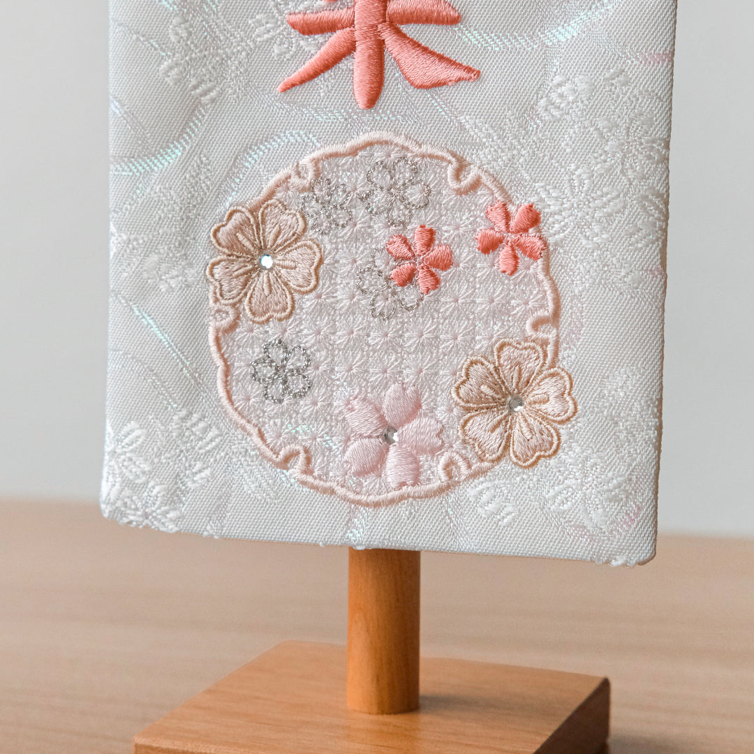 ちいさな刺繍名前旗＜せきか＞ 金襴刺繍名前旗 特小/無垢台 – 晴れと暮らす