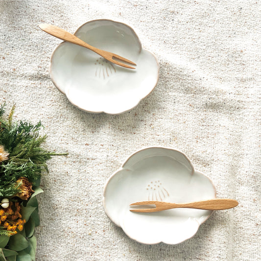 Set of 2 Camellia Flower Plates, Hagi Ware