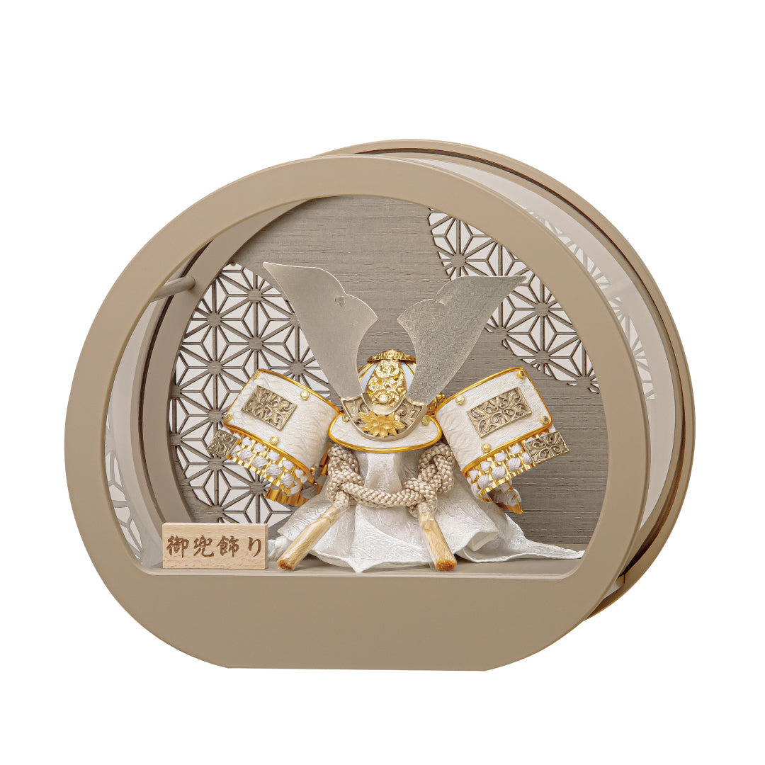 麻の葉アクリルケース兜飾り〈白翔（はくしょう）〉