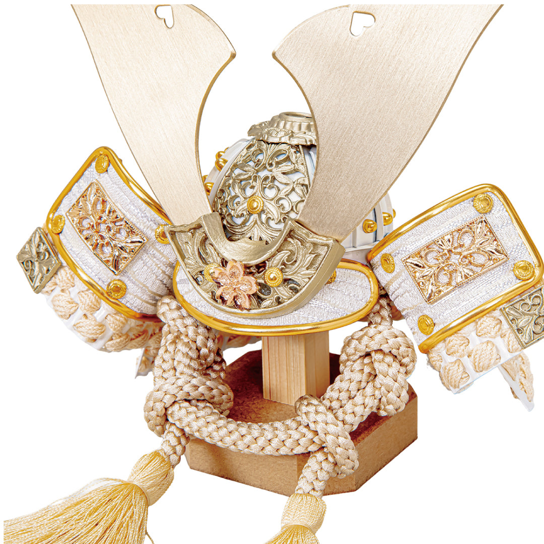 麻の葉アクリルケース兜飾り〈白翔（はくしょう）〉